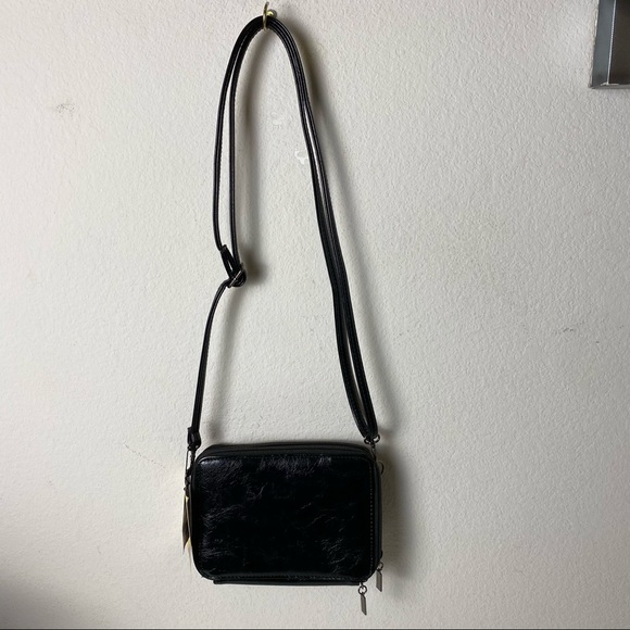 Mundi On the Move Crossbody & Hip Hugger - Picture 5 of 10